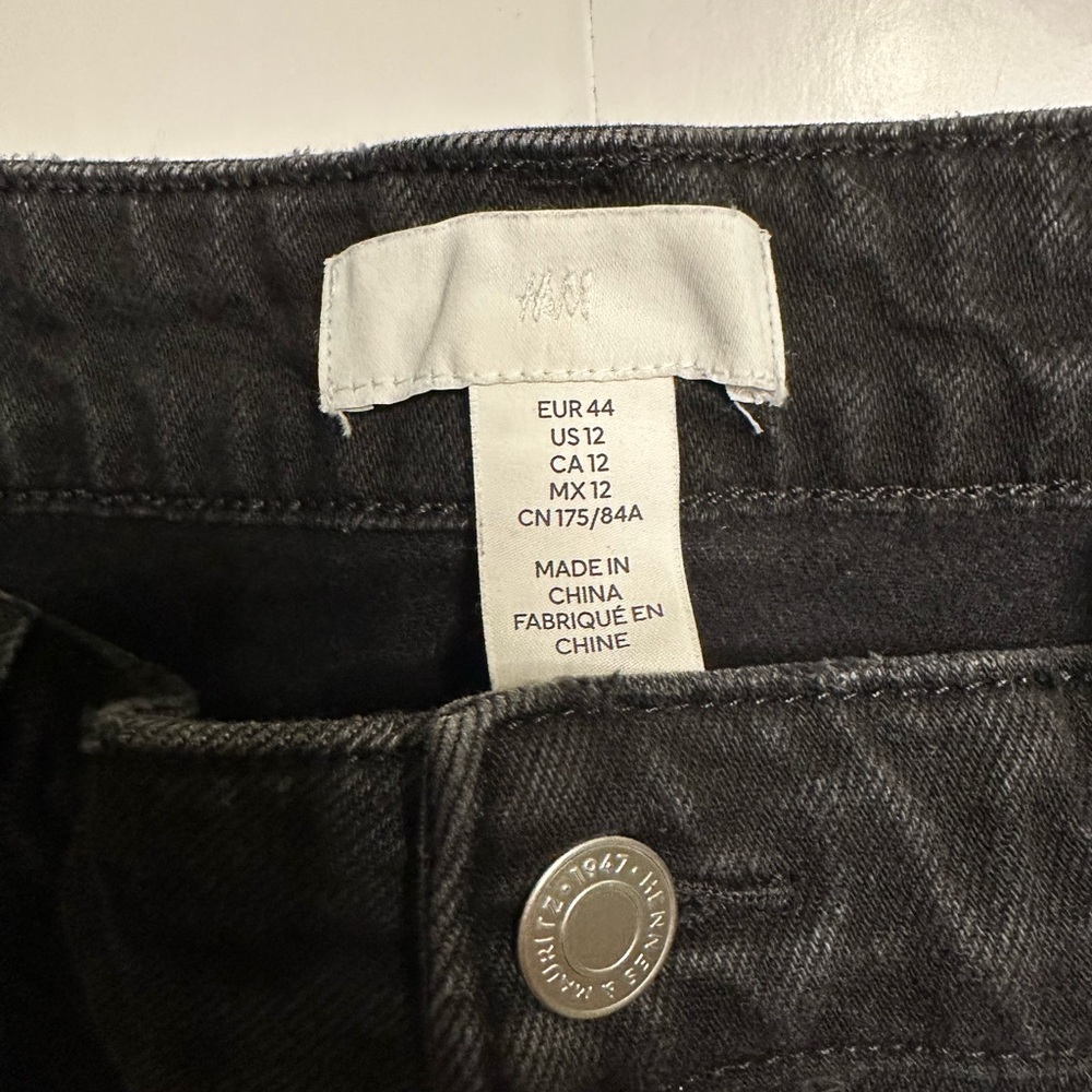 H&M Black Wash Jean Shorts Size 12 High Rise Waist Cut Off Denim Cotton Raw Hem - Picture 3 of 6